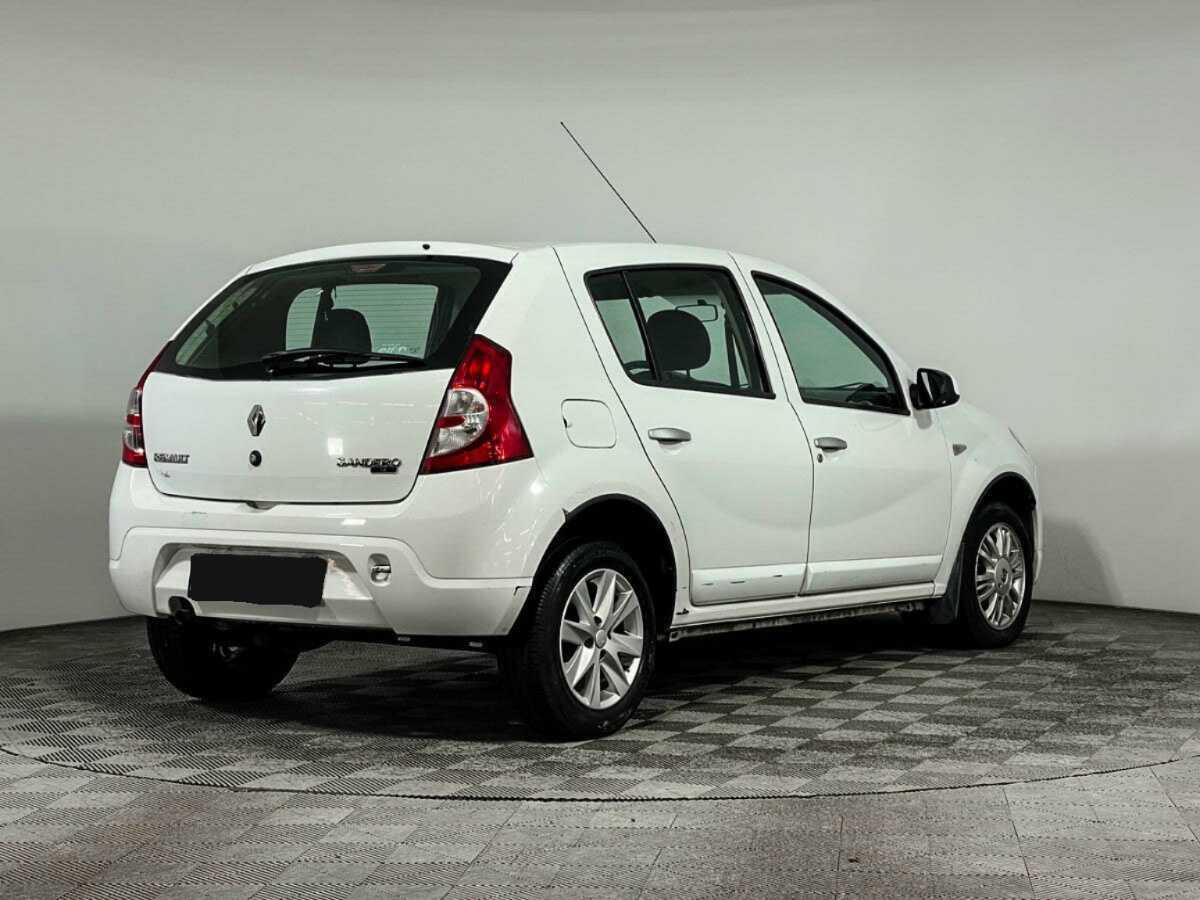 Renault Sandero с пробегом — 2013 год. Фото: #2