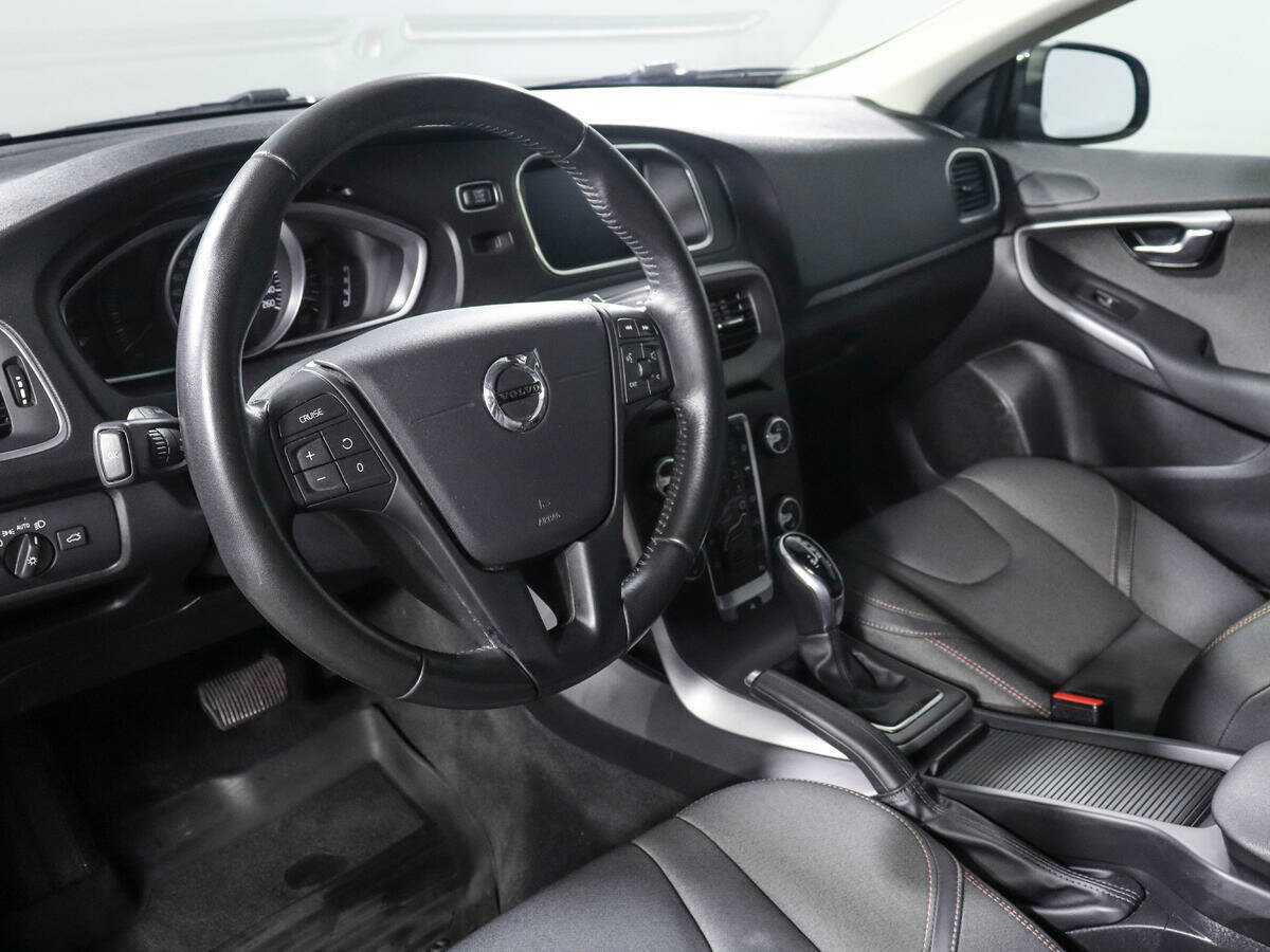 Volvo V40 Cross Country с пробегом — 2019 год. Фото: #10