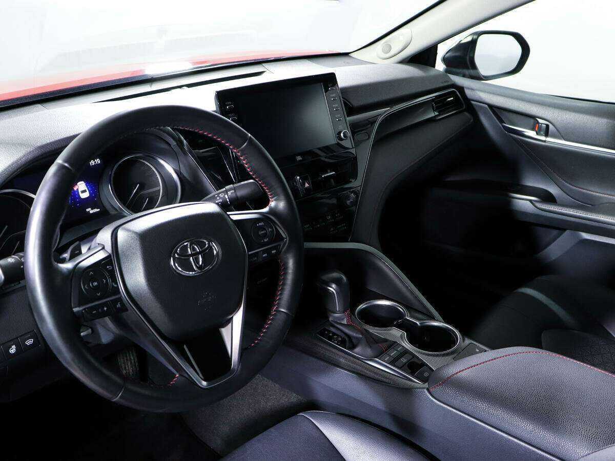 Toyota Camry с пробегом — 2021 год. Фото: #13