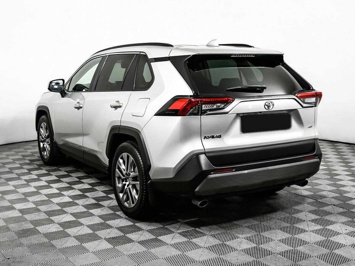 Toyota RAV4 с пробегом — 2021 год. Фото: #6