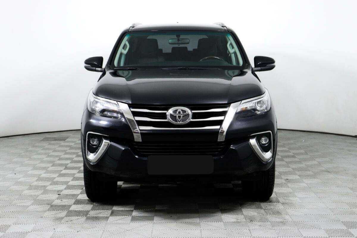Toyota Fortuner с пробегом — 2018 год. Фото: #1