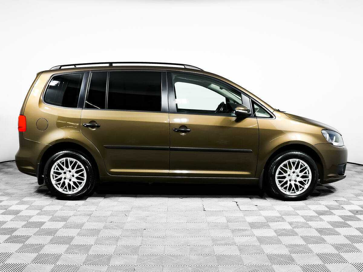 Volkswagen Touran с пробегом — 2013 год. Фото: #3