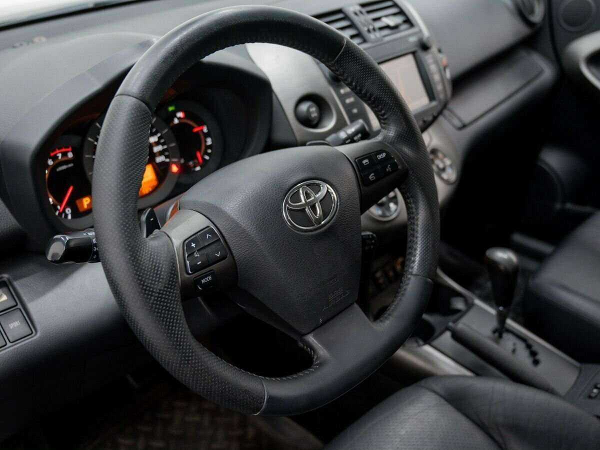 Toyota RAV4 с пробегом — 2011 год. Фото: #18