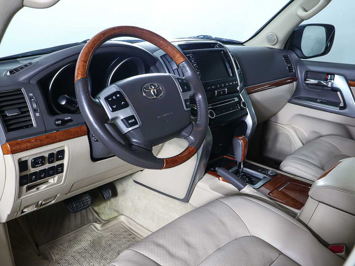 Toyota Land Cruiser с пробегом — 2014 год. Фото: #12