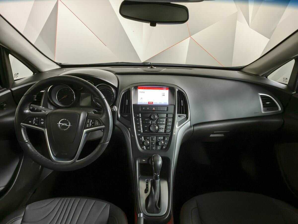 Opel Astra с пробегом — 2014 год. Фото: #9