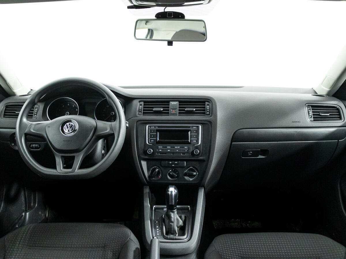 Volkswagen Jetta с пробегом — 2015 год. Фото: #12