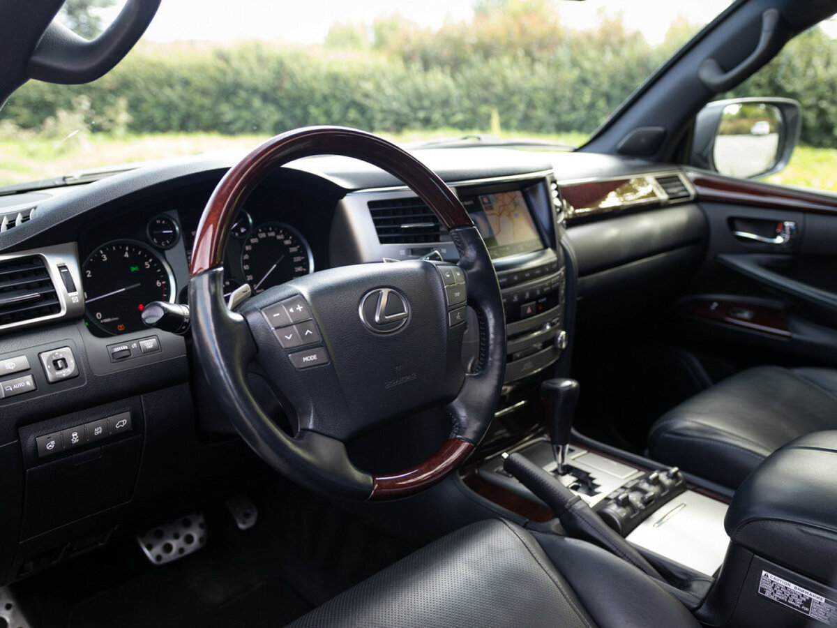Lexus LX с пробегом — 2014 год. Фото: #23
