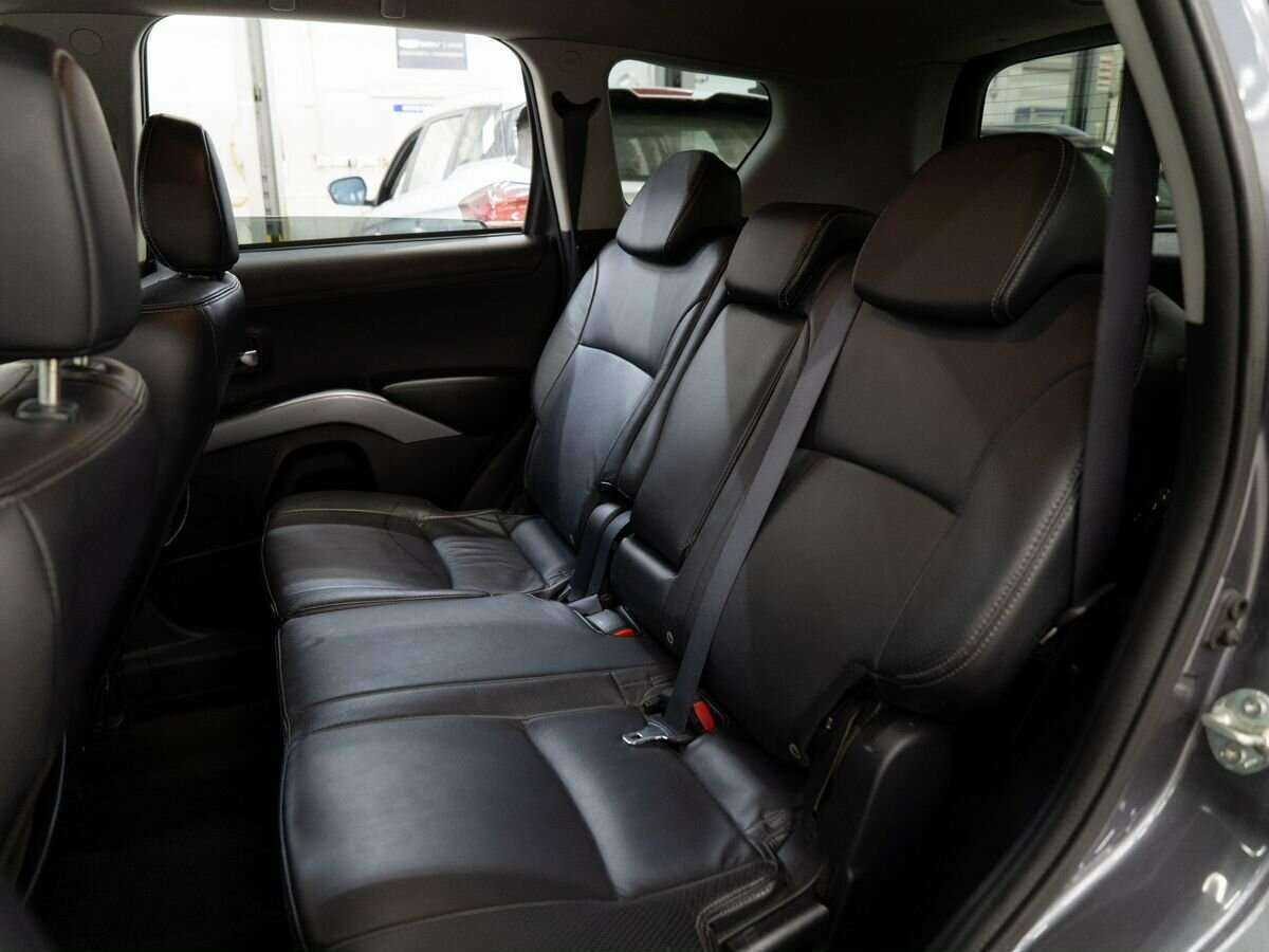 Mitsubishi Outlander с пробегом — 2011 год. Фото: #6