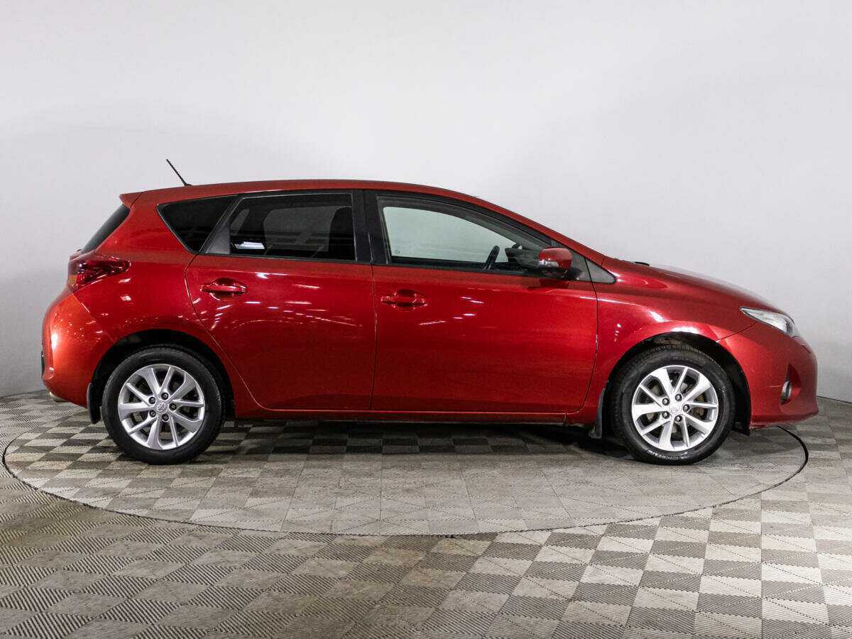 Toyota Auris с пробегом — 2013 год. Фото: #3