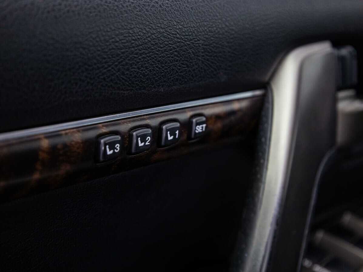 Toyota Land Cruiser с пробегом — 2011 год. Фото: #17