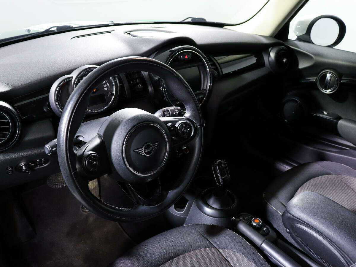 Mini Hatch с пробегом — 2021 год. Фото: #12