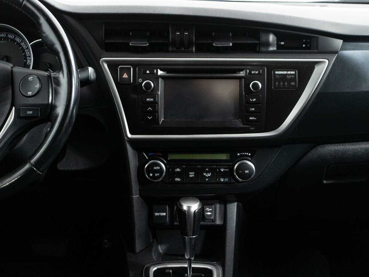 Toyota Auris с пробегом — 2013 год. Фото: #13