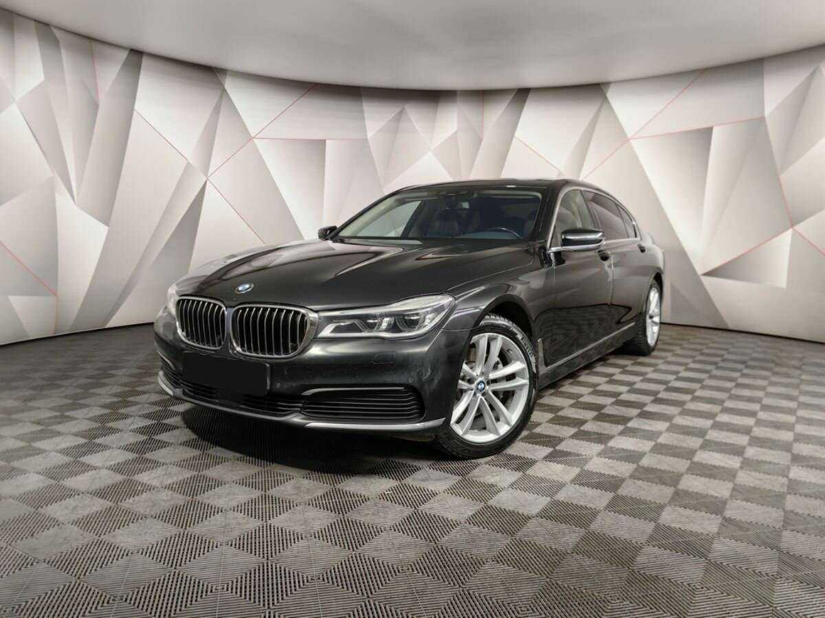 BMW 7 серии с пробегом — 2017 год. Посмотреть фото