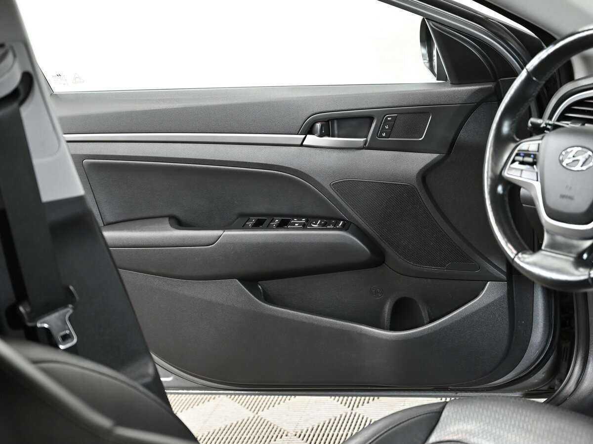 Hyundai Elantra с пробегом — 2018 год. Фото: #10