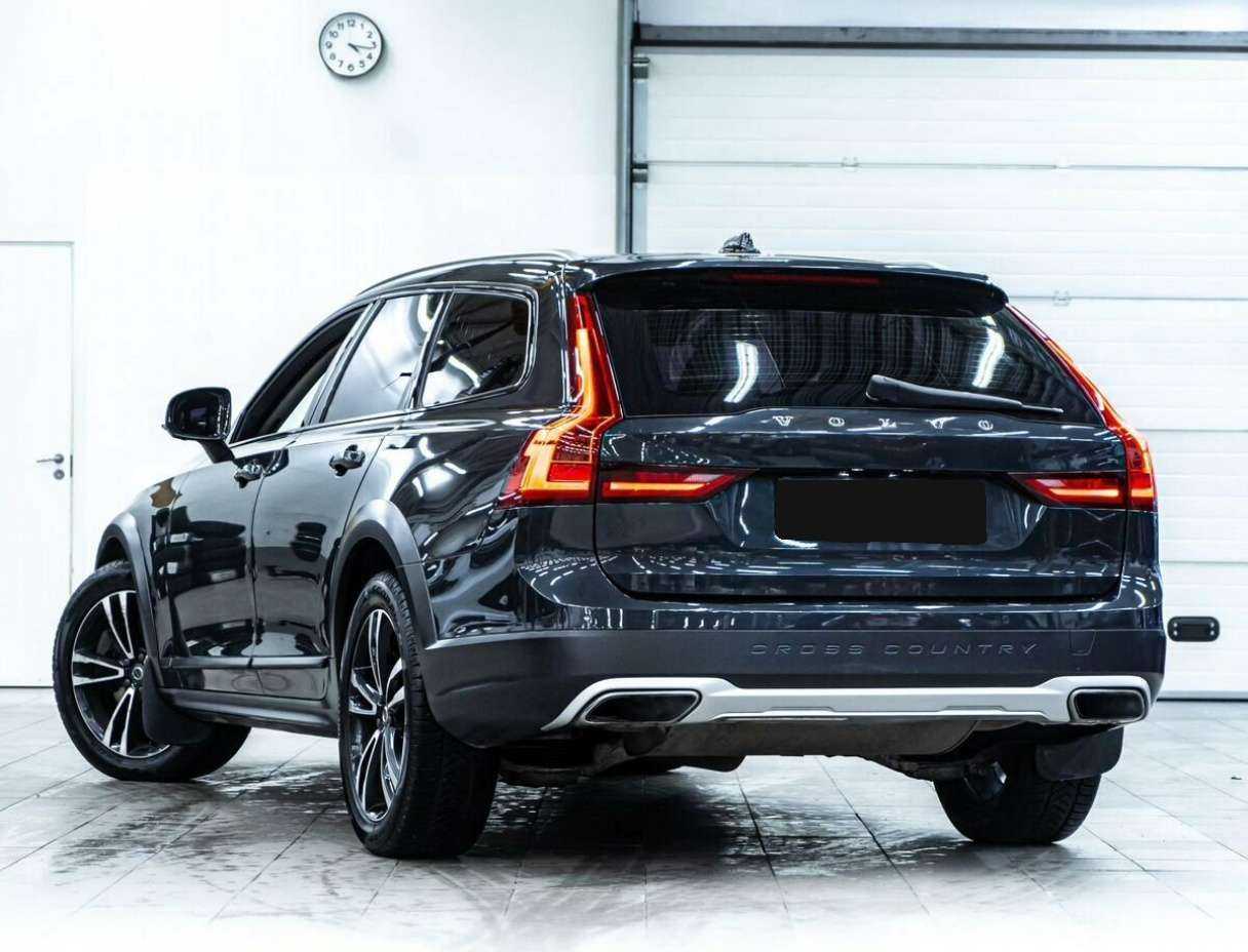 Volvo V90 Cross Country с пробегом — 2017 год. Фото: #3