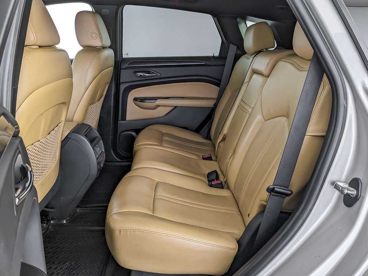 Cadillac SRX с пробегом — 2014 год. Фото: #9