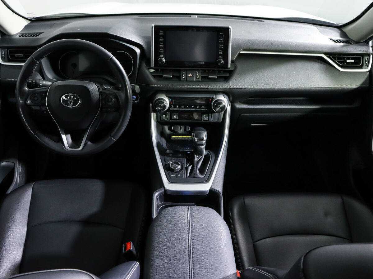 Toyota RAV4 с пробегом — 2021 год. Фото: #11