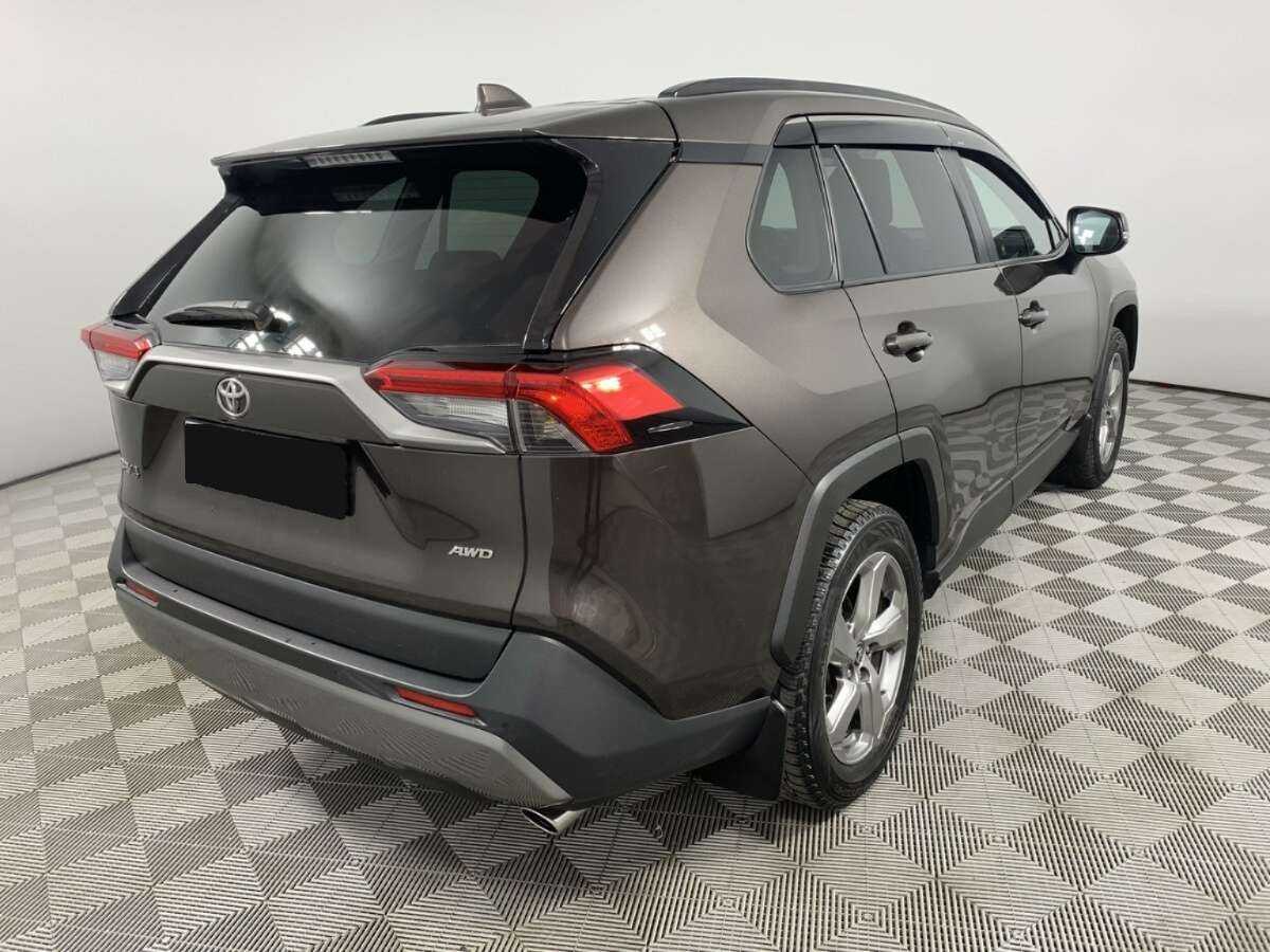 Toyota RAV4 с пробегом — 2021 год. Фото: #4