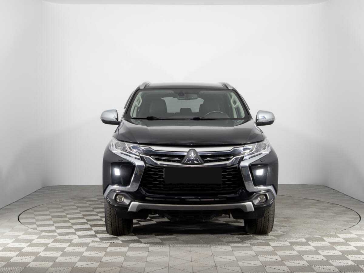 Mitsubishi Pajero Sport с пробегом — 2018 год. Фото: #1