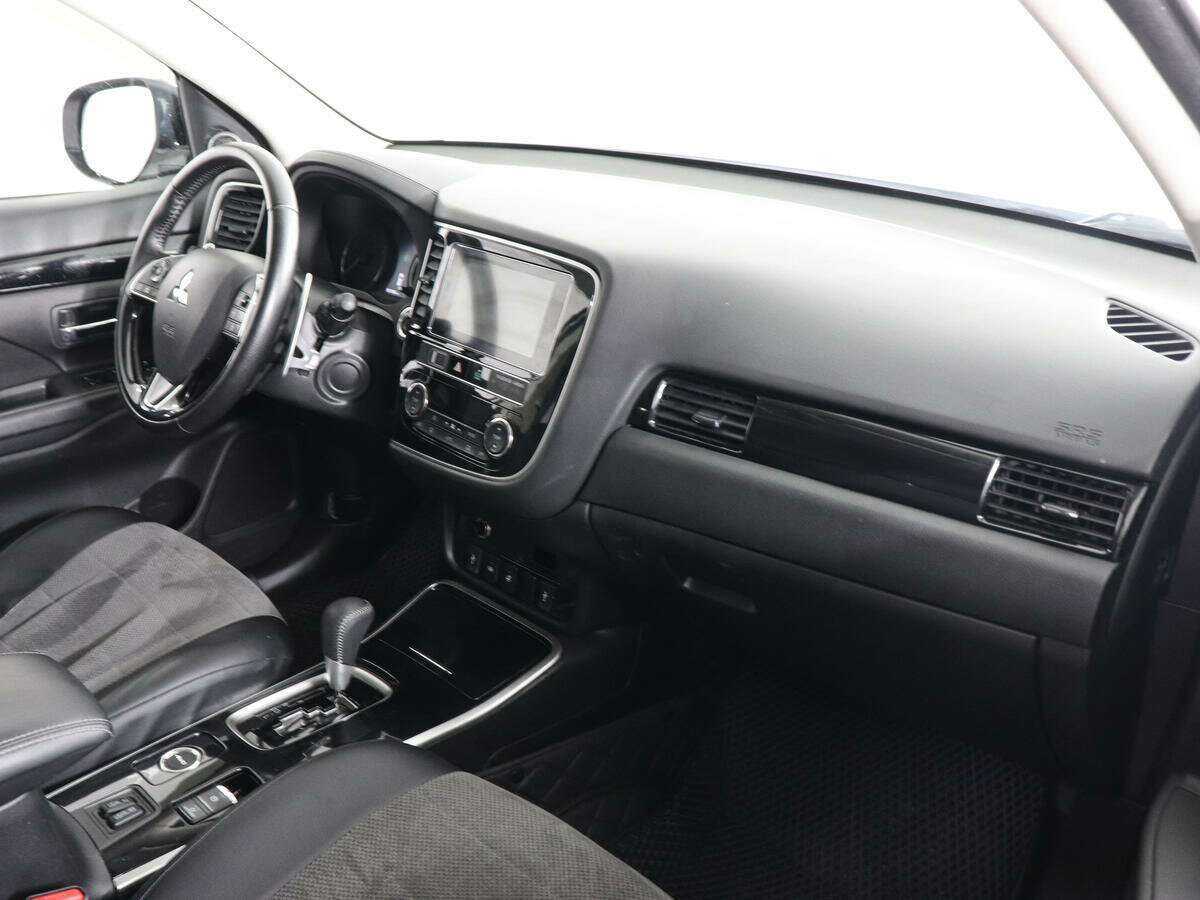 Mitsubishi Outlander с пробегом — 2020 год. Фото: #8