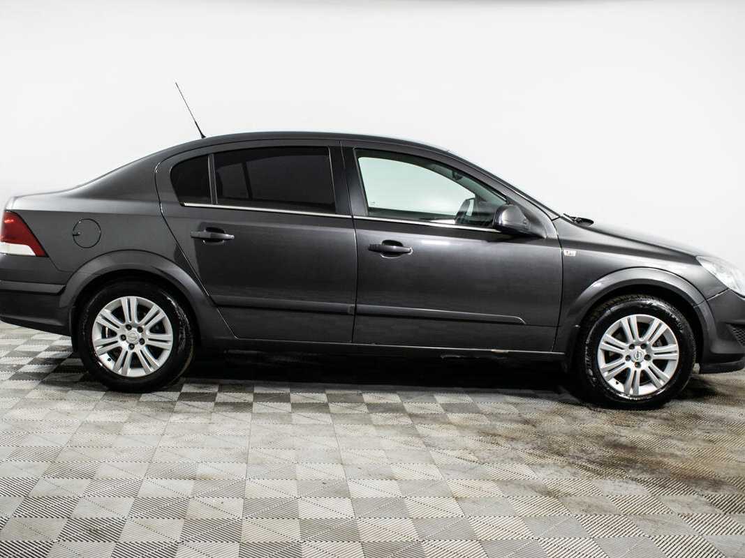 Opel Astra с пробегом — 2011 год. Фото: #3
