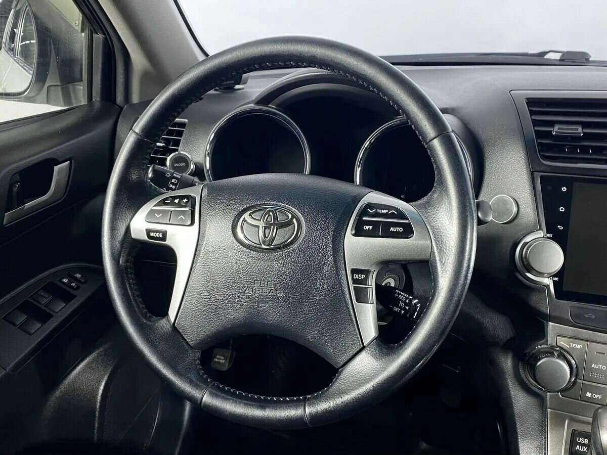 Toyota Highlander с пробегом — 2012 год. Фото: #11
