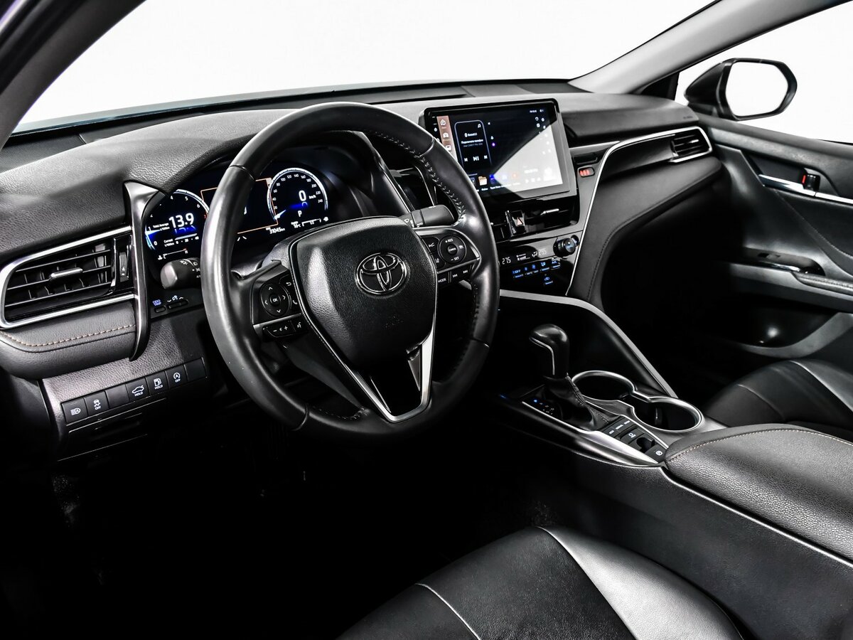 Toyota Camry с пробегом — 2023 год. Фото: #9