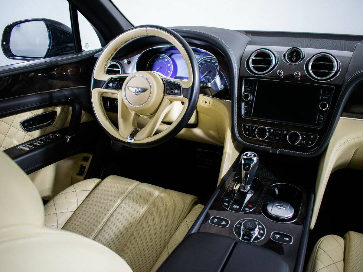 Bentley Bentayga с пробегом — 2016 год. Фото: #14