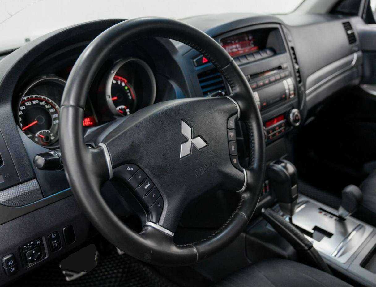 Mitsubishi Pajero с пробегом — 2011 год. Фото: #20