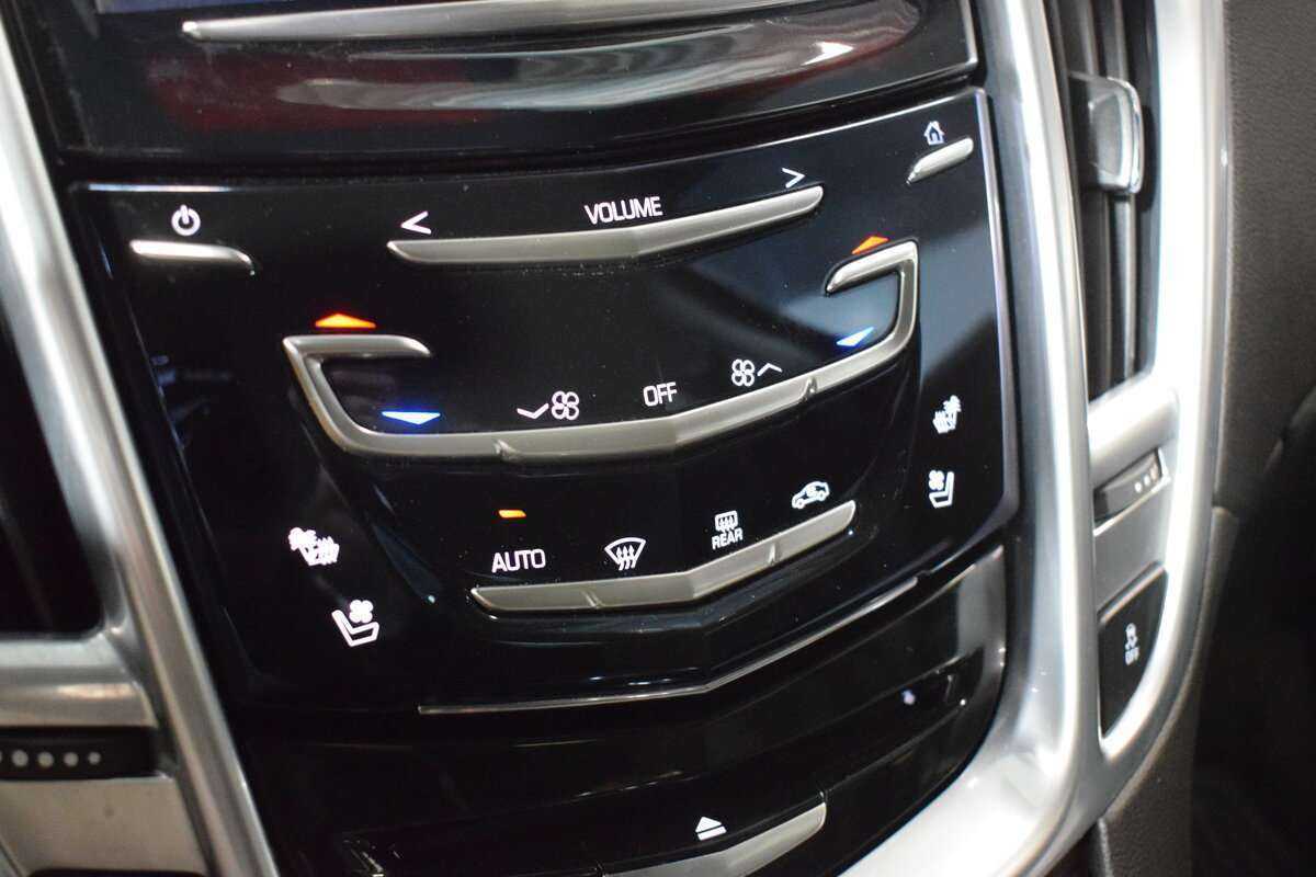 Cadillac SRX с пробегом — 2013 год. Фото: #21