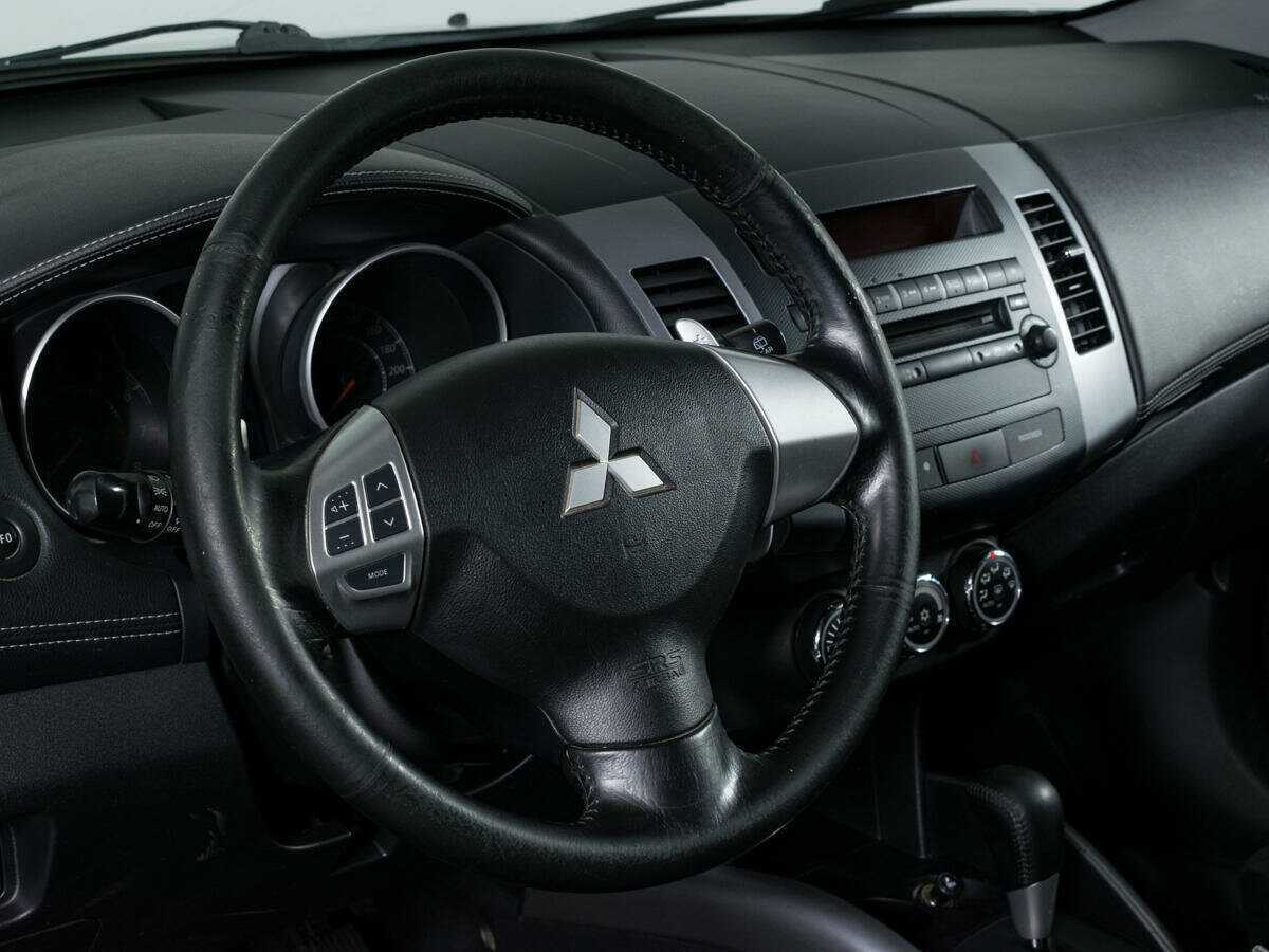Mitsubishi Outlander с пробегом — 2010 год. Фото: #9