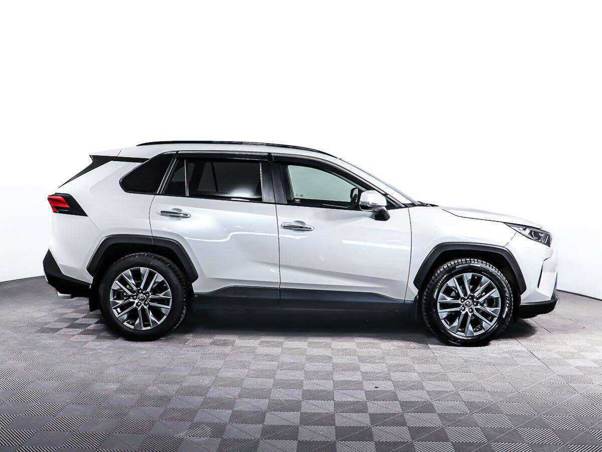 Toyota RAV4 с пробегом — 2021 год. Фото: #3