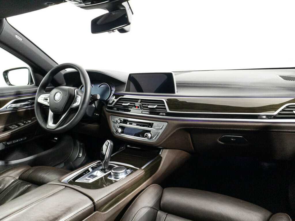 BMW 7 серии с пробегом — 2016 год. Фото: #8