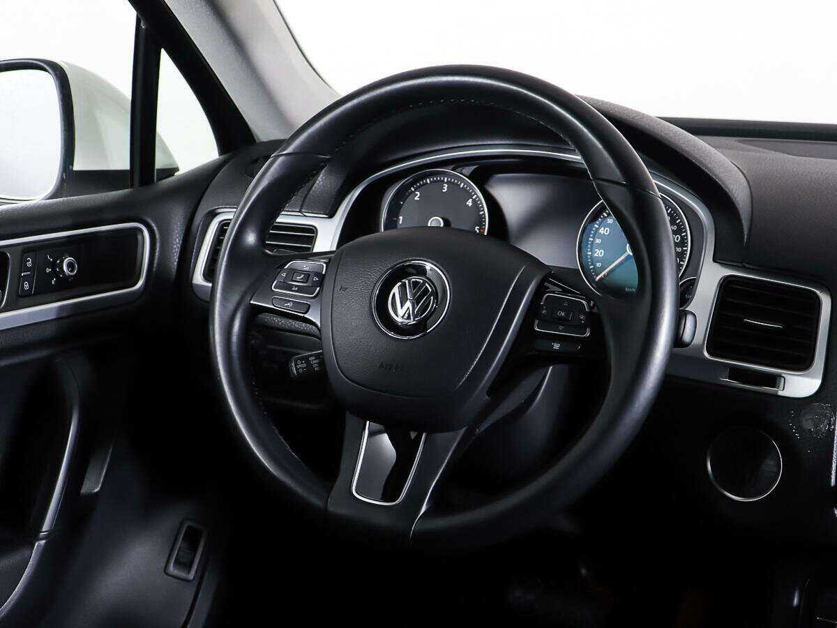 Volkswagen Touareg с пробегом — 2010 год. Фото: #13