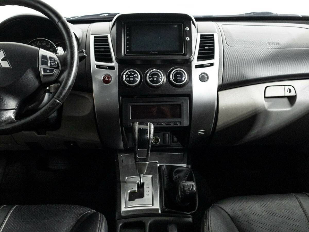 Mitsubishi Pajero Sport с пробегом — 2012 год. Фото: #13