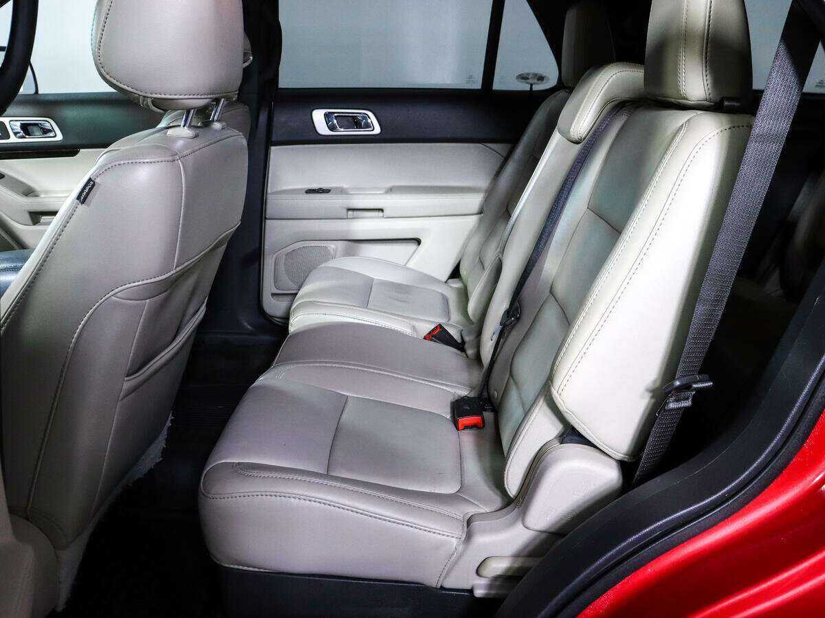Ford Explorer с пробегом — 2012 год. Фото: #6