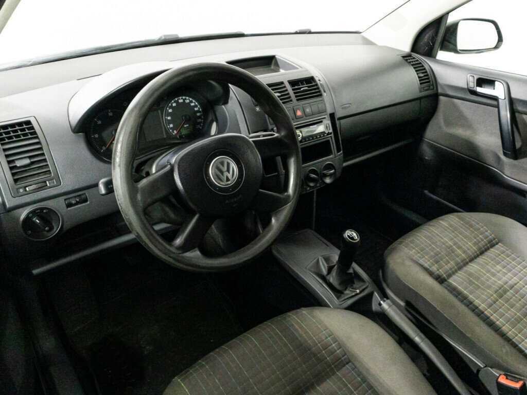 Volkswagen Polo с пробегом — 2006 год. Фото: #9