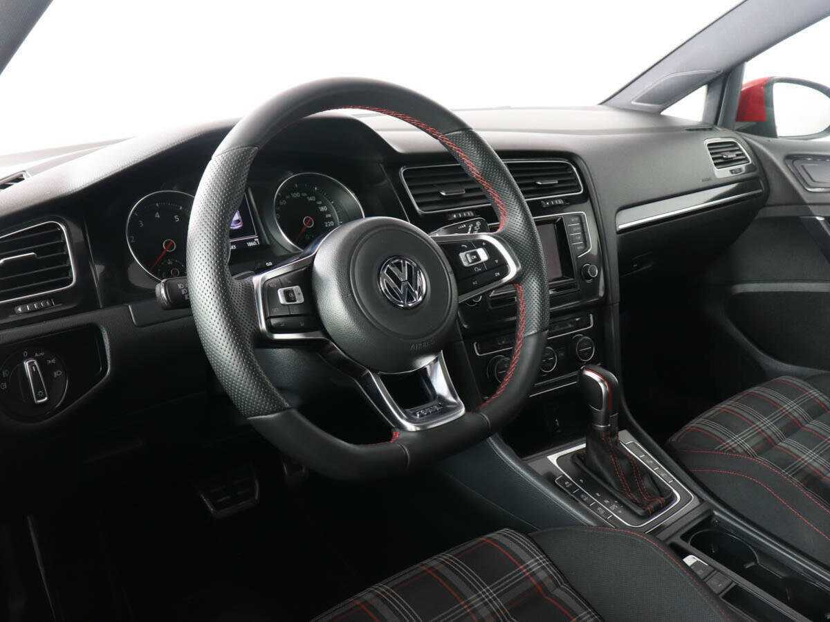 Volkswagen Golf GTI с пробегом — 2013 год. Фото: #6