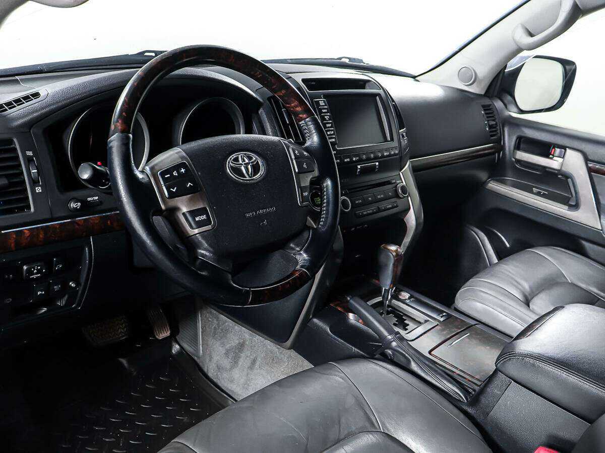 Toyota Land Cruiser с пробегом — 2010 год. Фото: #12