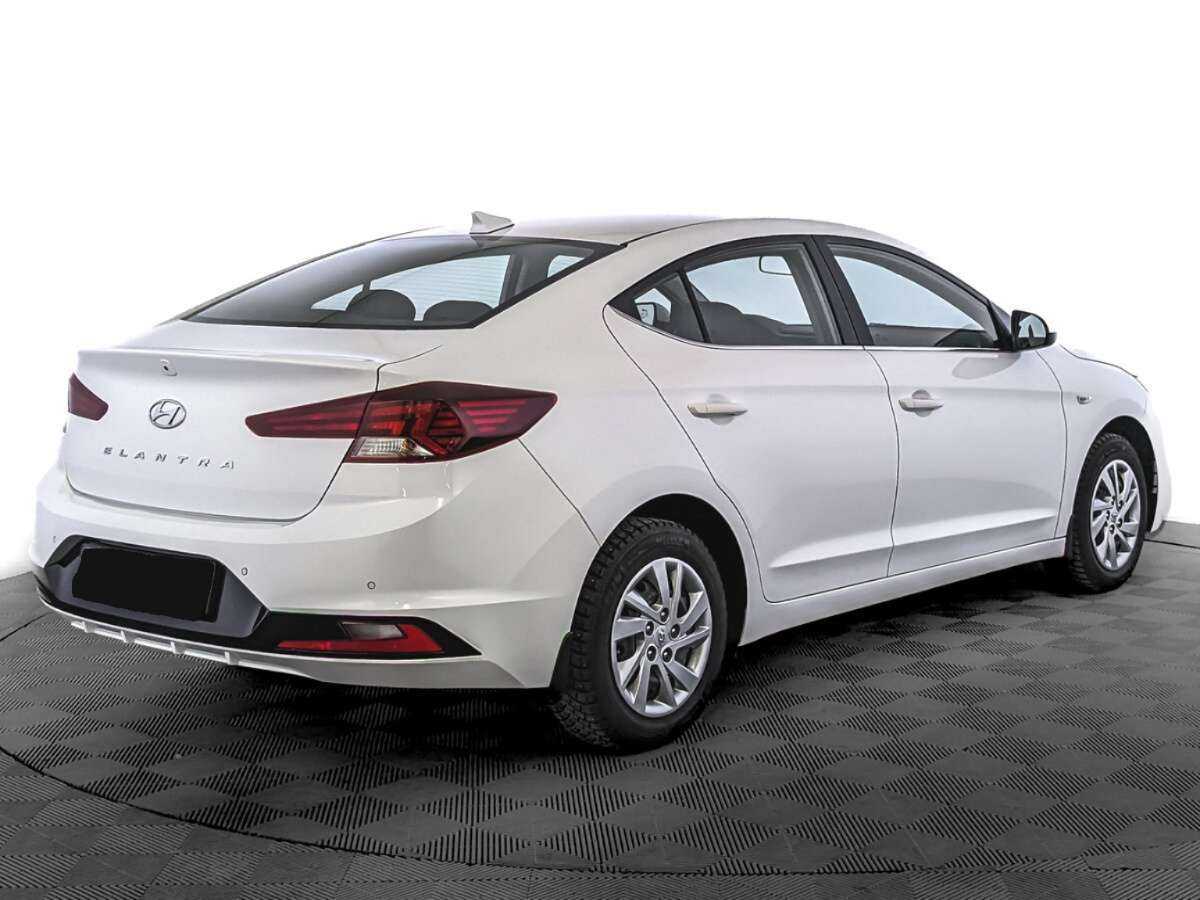Hyundai Elantra с пробегом — 2020 год. Фото: #4