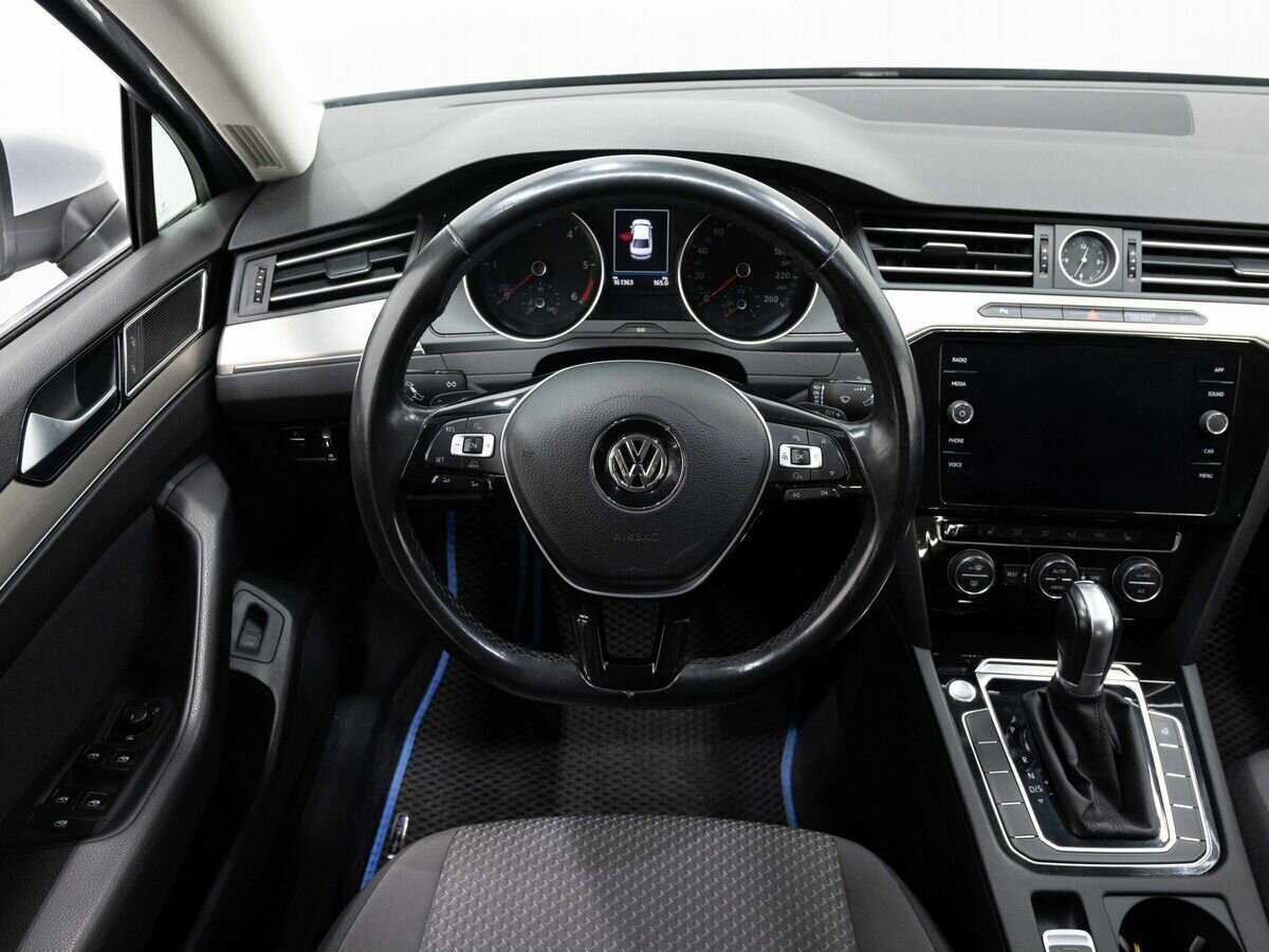 Volkswagen Passat с пробегом — 2017 год. Фото: #14