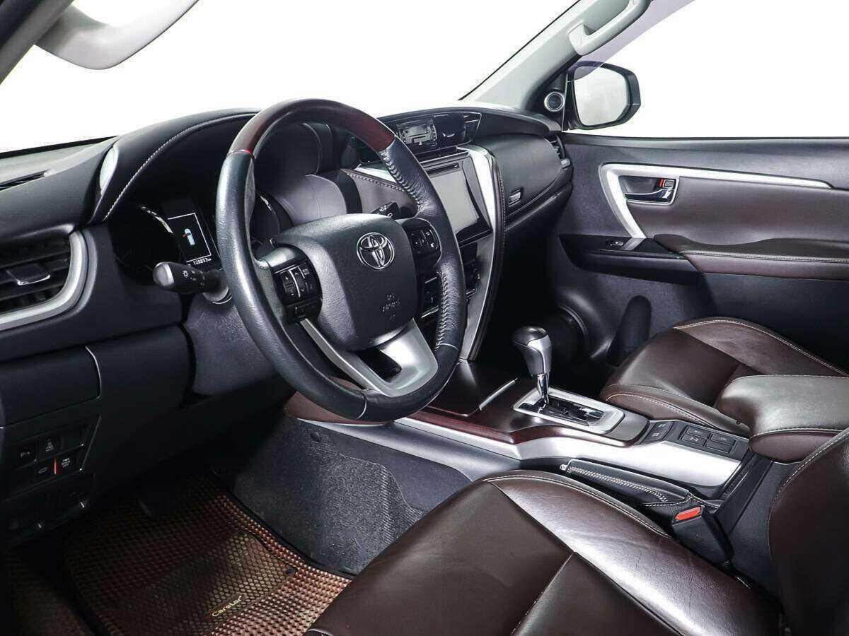 Toyota Fortuner с пробегом — 2017 год. Фото: #13