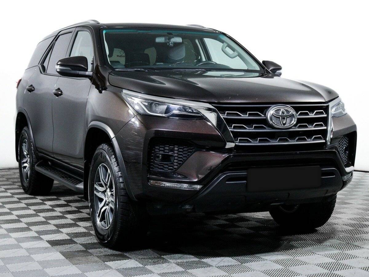Toyota Fortuner с пробегом — 2021 год. Фото: #2