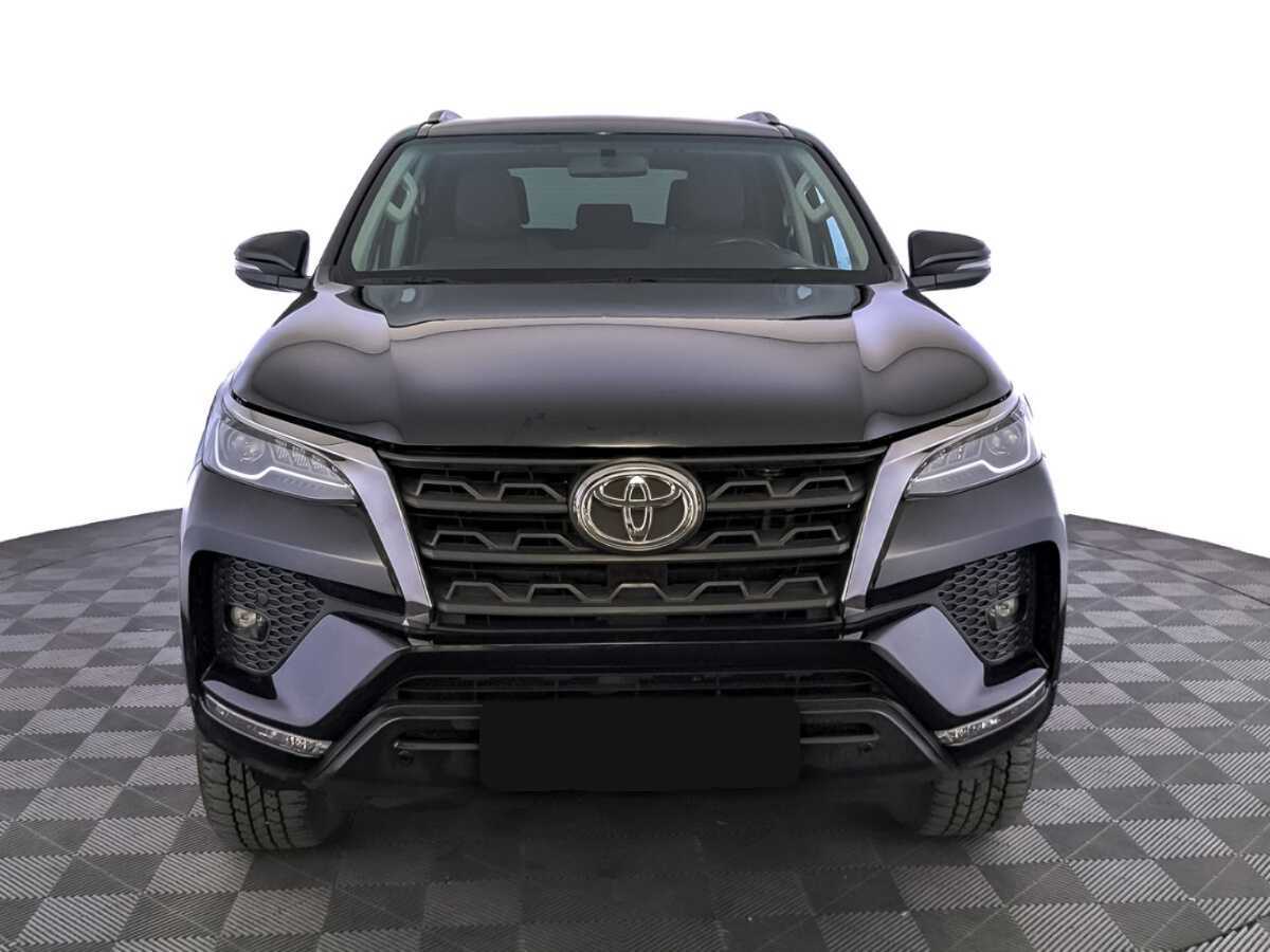 Toyota Fortuner с пробегом — 2021 год. Фото: #1
