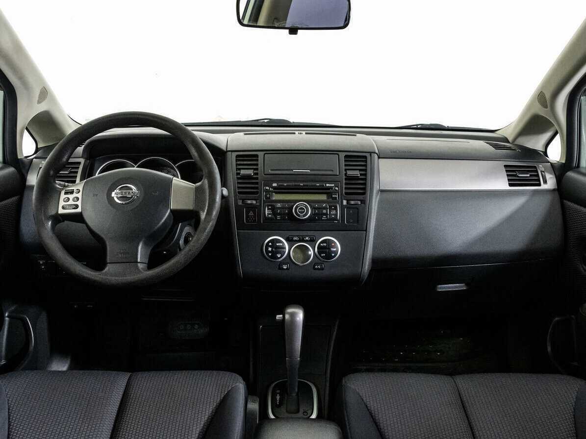Nissan Tiida с пробегом — 2008 год. Фото: #9