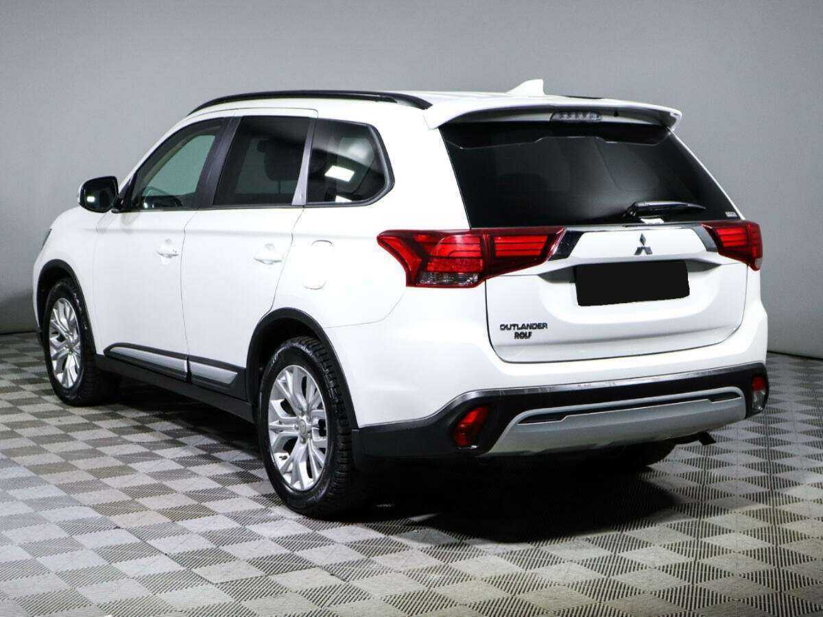 Mitsubishi Outlander с пробегом — 2022 год. Фото: #6