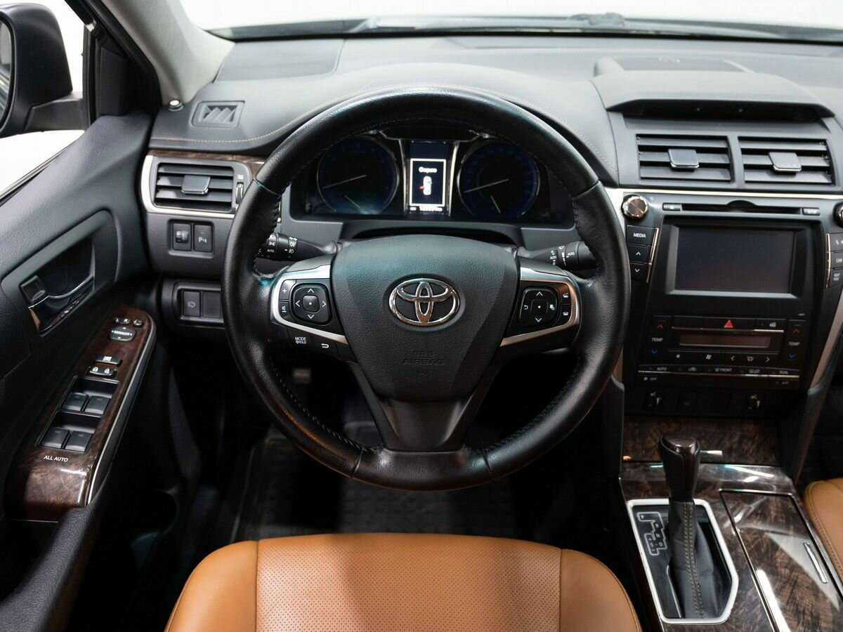 Toyota Camry с пробегом — 2015 год. Фото: #13