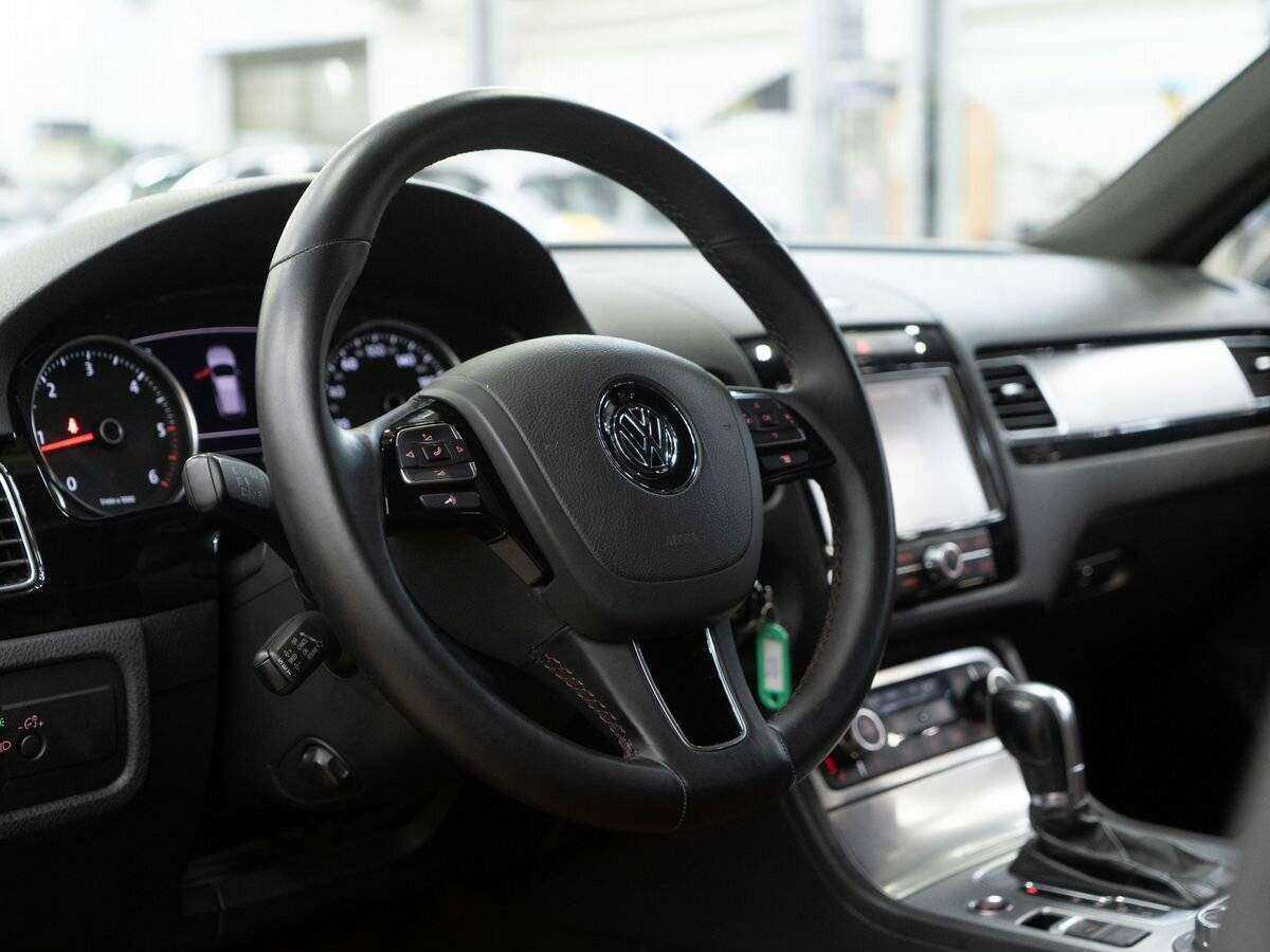 Volkswagen Touareg с пробегом — 2010 год. Фото: #4