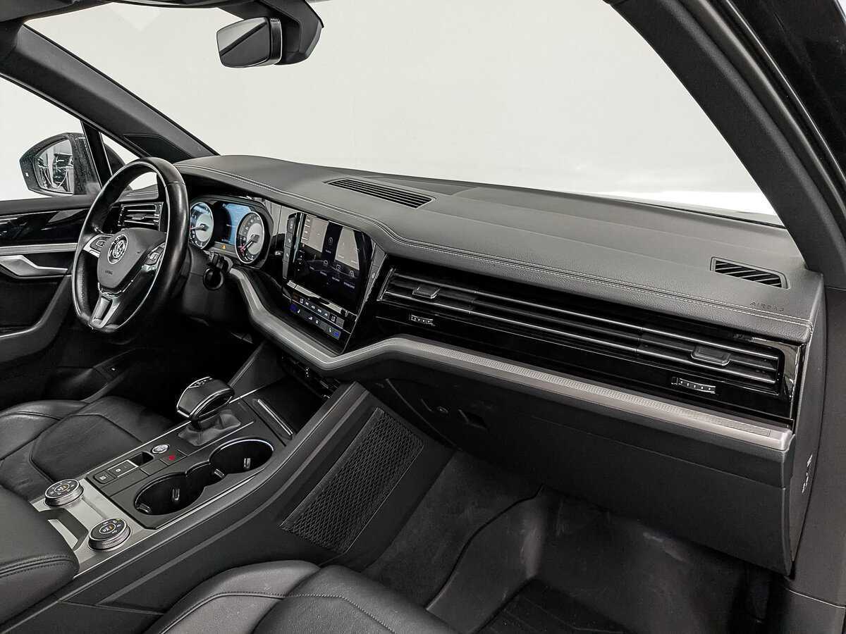 Volkswagen Touareg с пробегом — 2019 год. Фото: #12