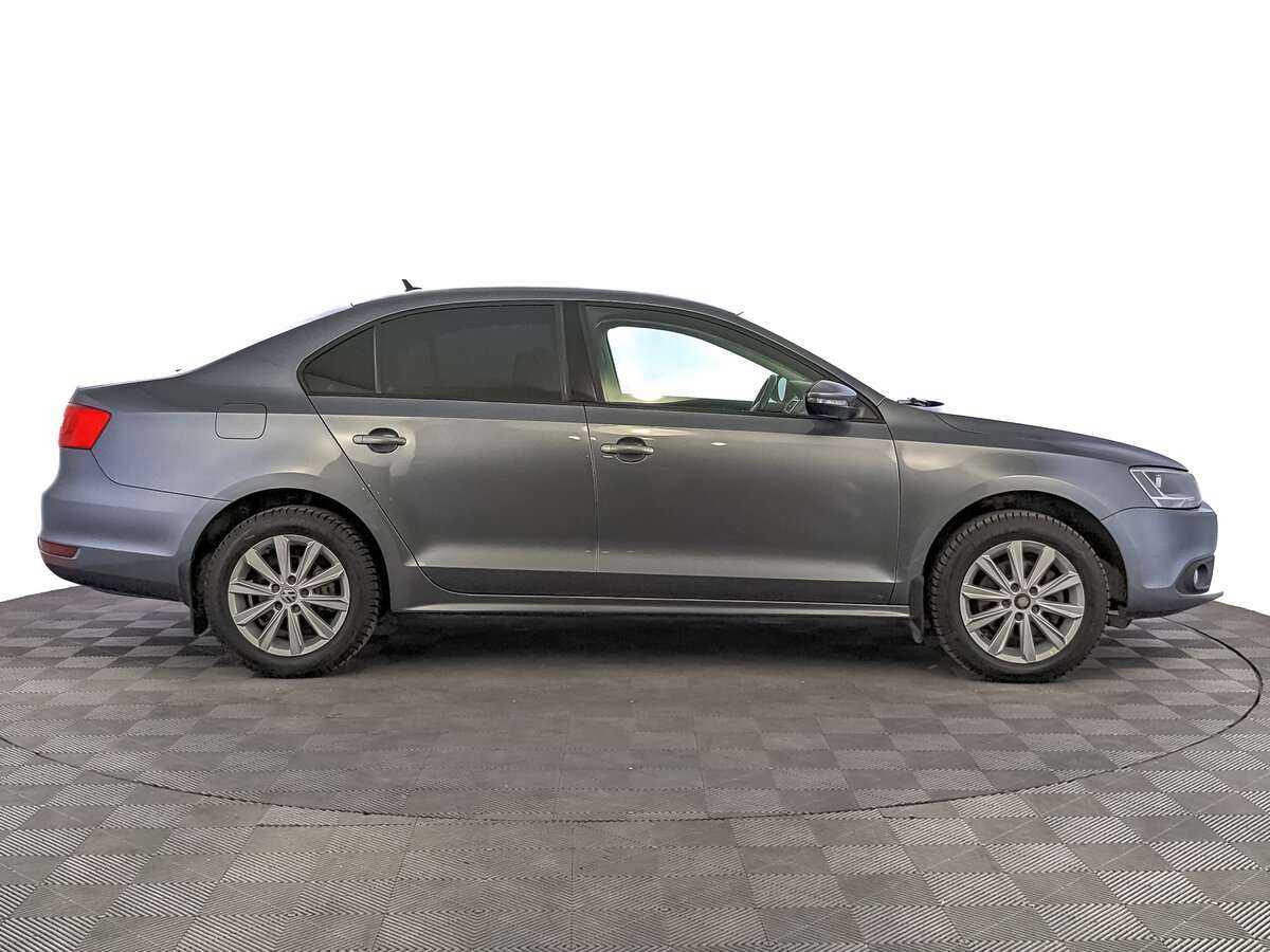 Volkswagen Jetta с пробегом — 2012 год. Фото: #3